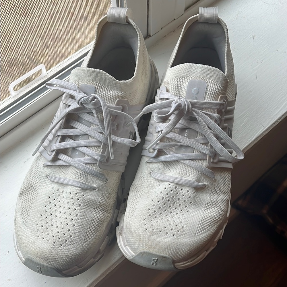 On cloud Running sneakers